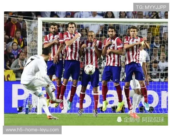 尤文前锋练习“第一触球+转身射门”以提高禁区效率