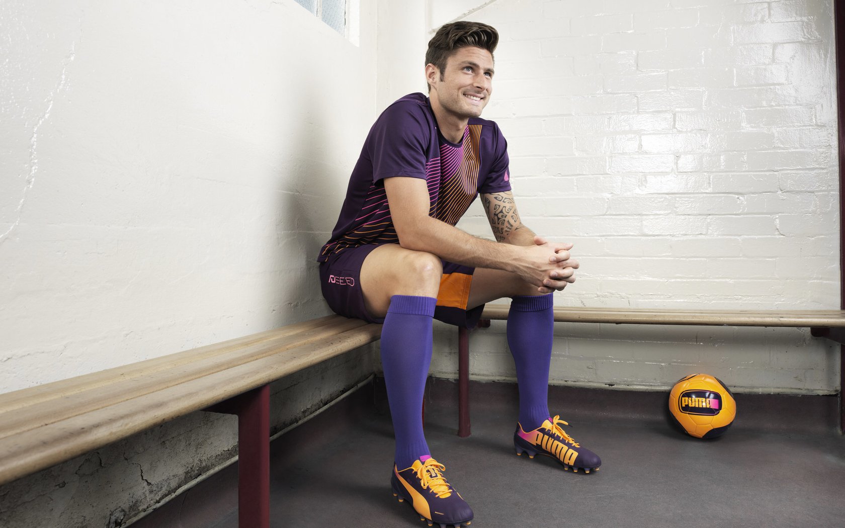 五大联赛中场传球方向分布数据可视化，中场传奇球星